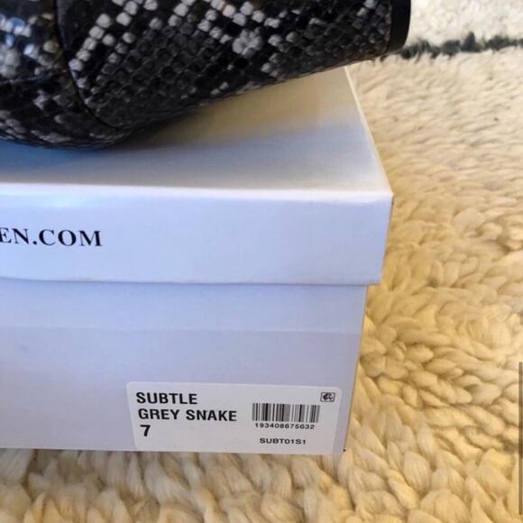 NWT Steve Madden Subtle Snake Embossed Boot - Picture 6 of 7
